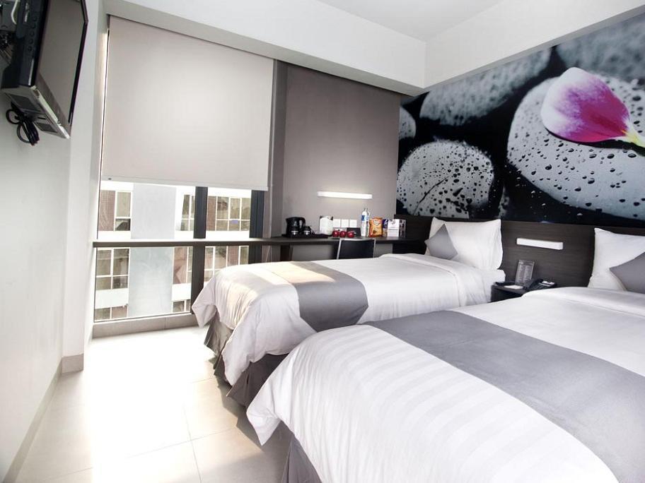 Neo Hotel Tendean Jakarta By Aston Exterior foto