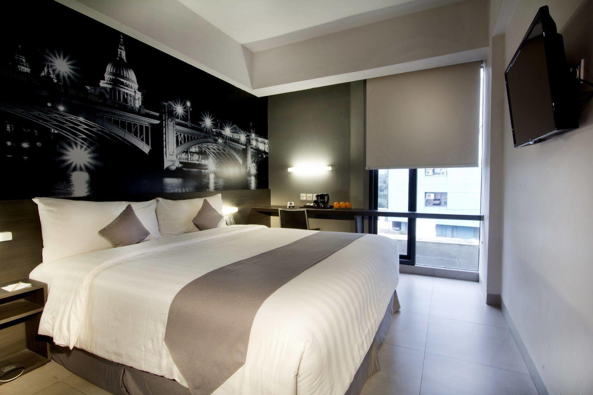 Neo Hotel Tendean Jakarta By Aston Exterior foto