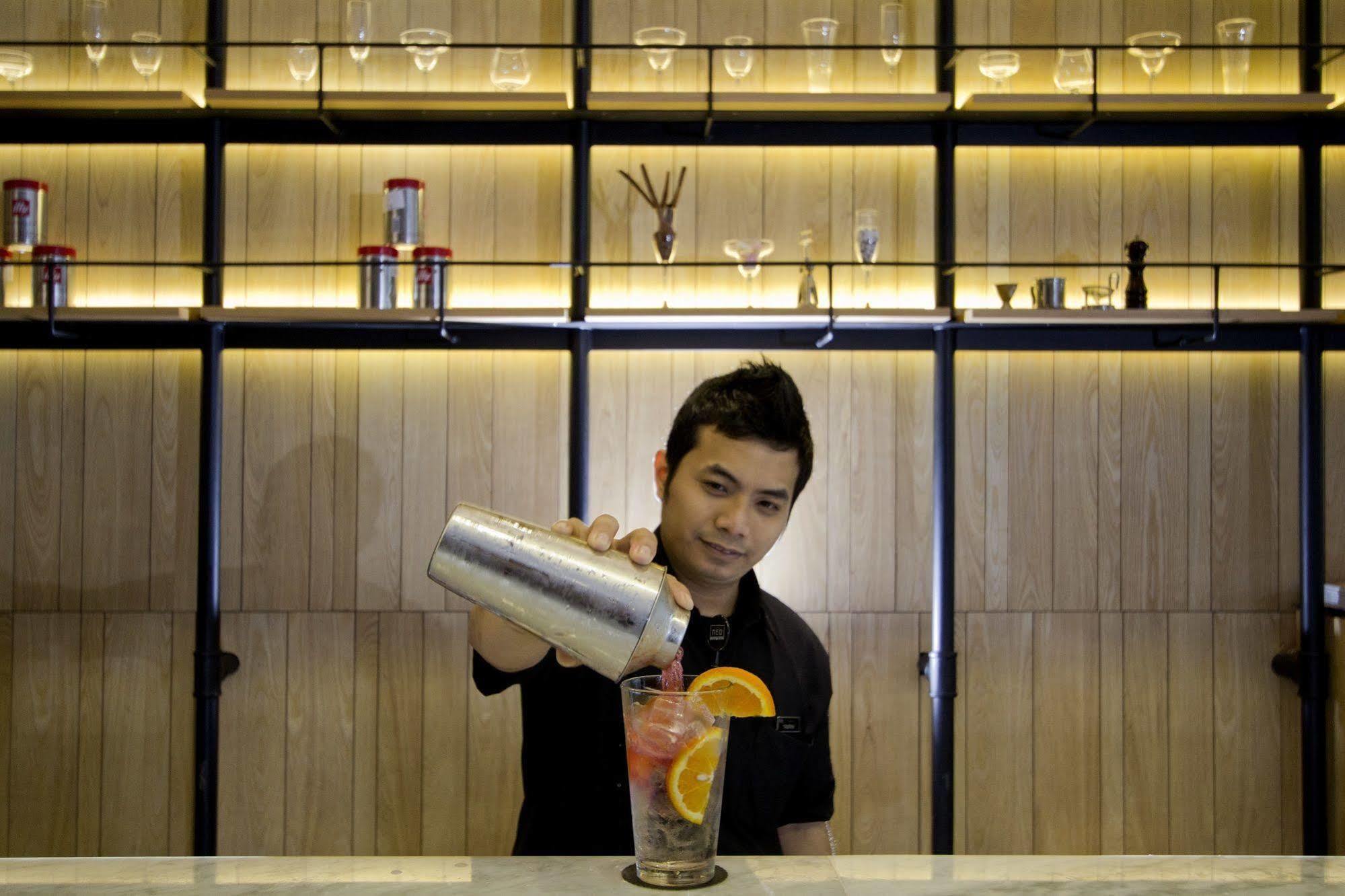 Neo Hotel Tendean Jakarta By Aston Exterior foto